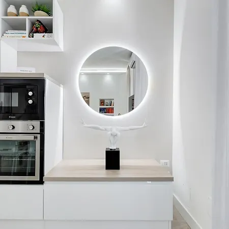 Bmga L The White Crown In Testaccio شقة