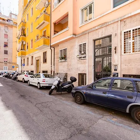 Bmga L The White Crown In Testaccio شقة