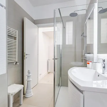 Bmga L The White Crown In Testaccio *