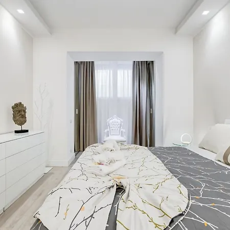 Bmga L The White Crown In Testaccio