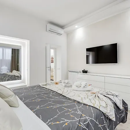 Bmga L The White Crown In Testaccio شقة