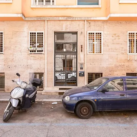 Bmga L The White Crown In Testaccio