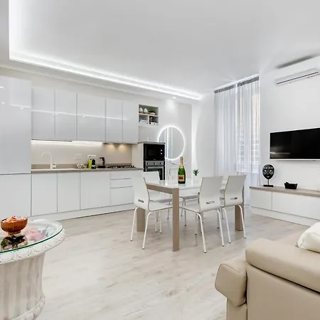 Bmga L The White Crown In Testaccio روما