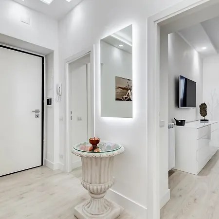 Bmga L The White Crown In Testaccio * روما