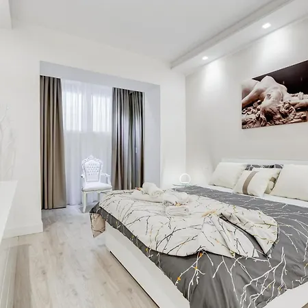 Bmga L The White Crown In Testaccio