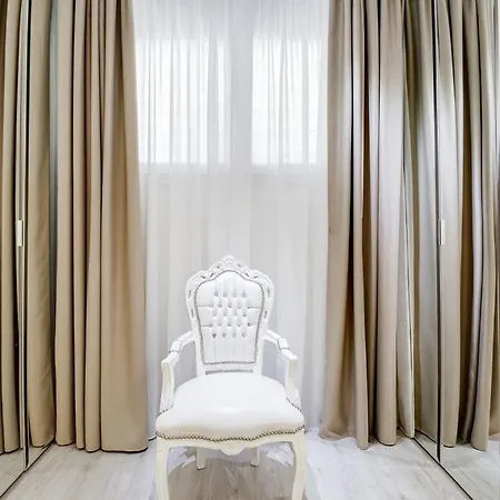 Bmga L The White Crown In Testaccio روما