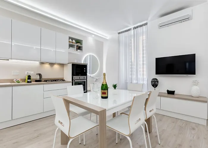 Bmga L The White Crown In Testaccio * 罗马