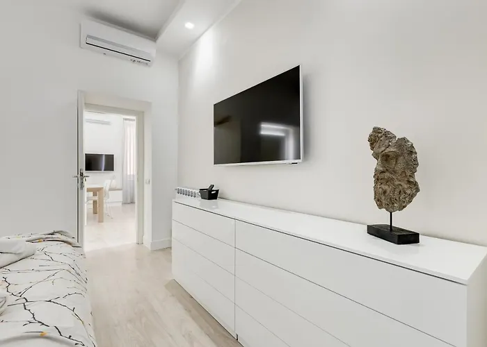 Bmga L The White Crown In Testaccio