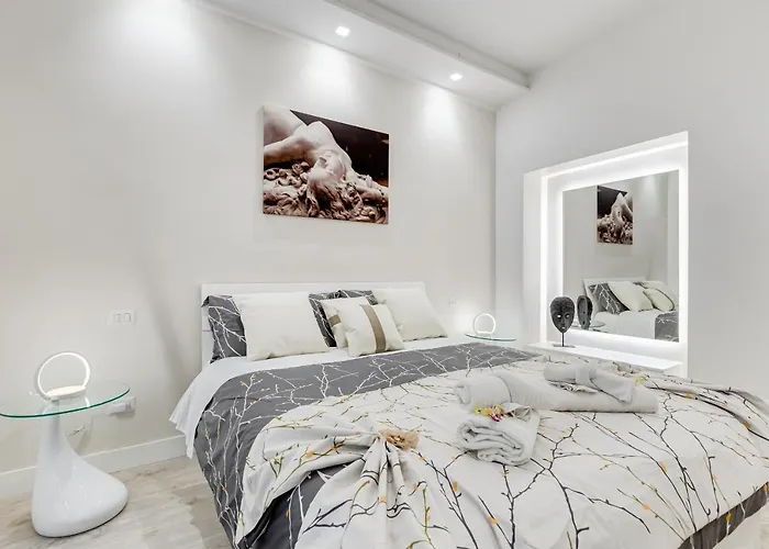 Bmga L The White Crown In Testaccio