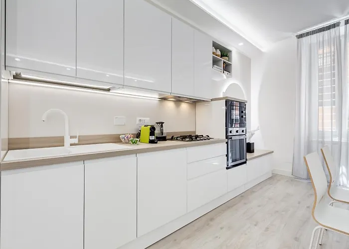 Bmga L The White Crown In Testaccio